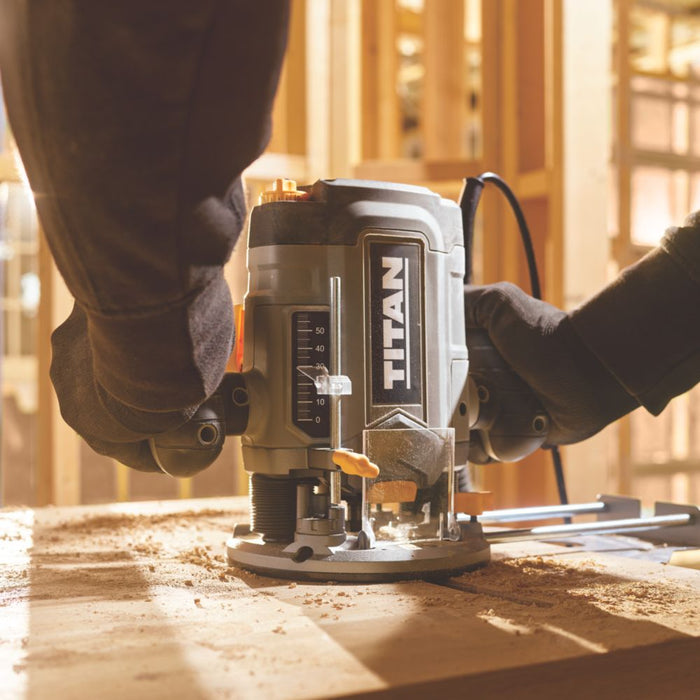 Screwfix Router Titan TTB883ROU 1200W 14 Electric Corded Router 220-240V — Screwfix EU