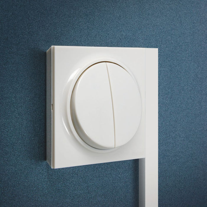 Fontini - Interruptor doble de superficie Neo Evo, 10 A, 2 enchufes, 4 vías, con bastidor, blanco