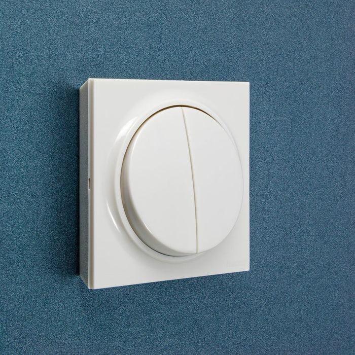 Fontini - Interruptor doble de superficie Neo Evo, 10 A, 2 enchufes, 4 vías, con bastidor, blanco